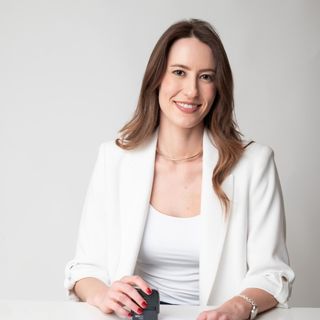 Dra. Virgínia Rech Comis