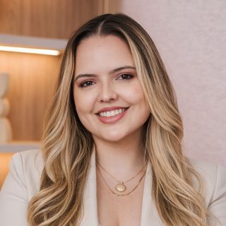 Dra. Louise Costa Neves