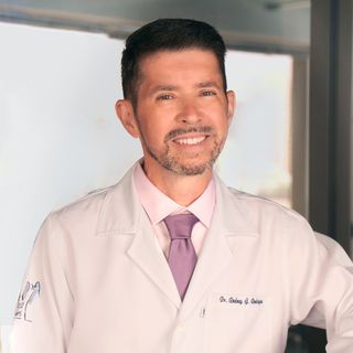 Rodney G. Rodrigues, Cirurgião plástico Campo Largo