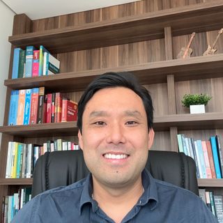 Dr. Gustavo Takarada