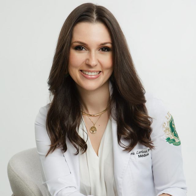 Larissa  Araújo Silva de Souza, Dermatologista São Paulo