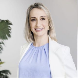 Aline Thomazelli, Dentista Maringá