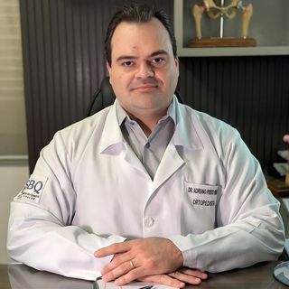 Adriano Pinto Ribeiro, Ortopedista - Traumatologista Passos