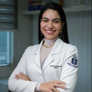 Nyvea Gabriella de Camargo Monteiro, Médico clínico geral Timbó