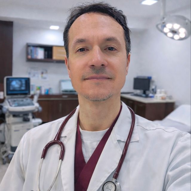 Luis Anibal Bermùdez Posada, Médico general Medellín