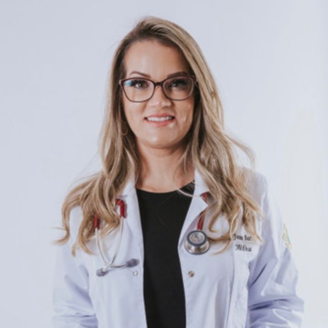 Joane  Barbosa Correia , Geriatra Brasília