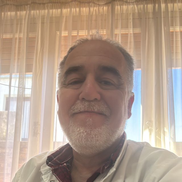 Oscar Estrella, Ginecólogo General Pico