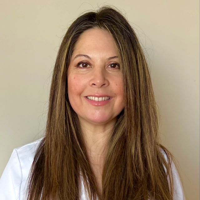 Carolina  Encina, Dentista Concón