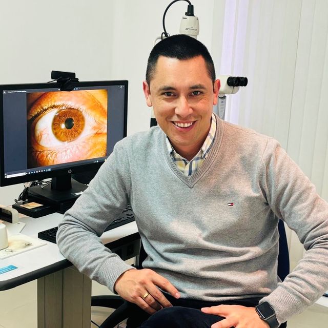 Julian Triviño Rodríguez, Optómetra Bogotá