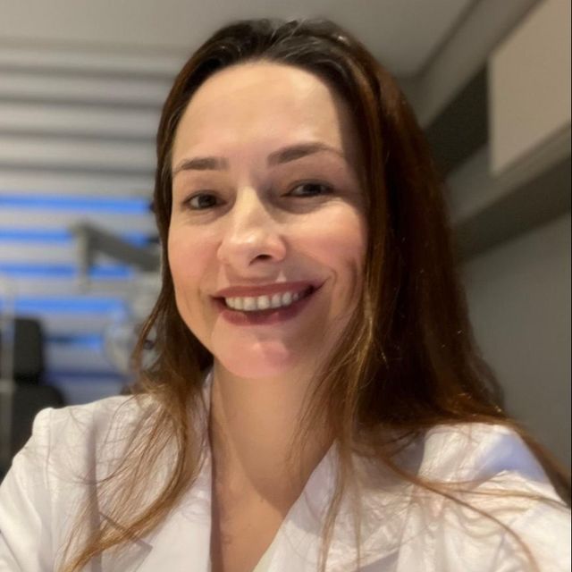 Vanessa Galante de Oliveira, Oftalmologista Curitiba