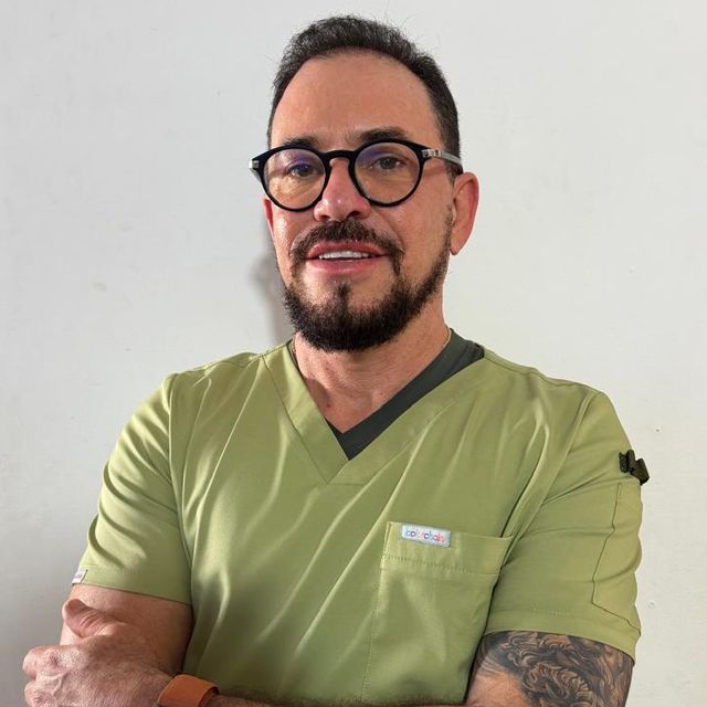 Lazaro Gonzalez Perez, Urólogo Caucasia