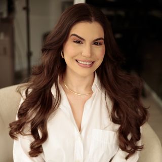 Dra. Thaíla Alves