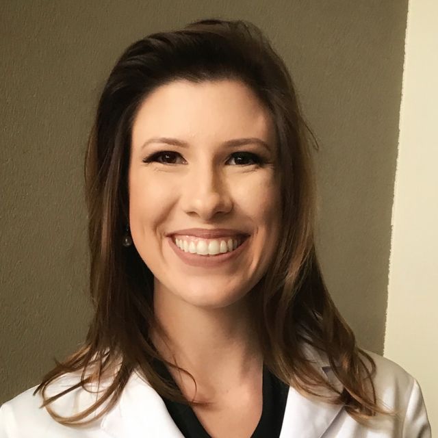 Thais  Felipeto Caetano, Especialista em Clínica Médica Curitiba