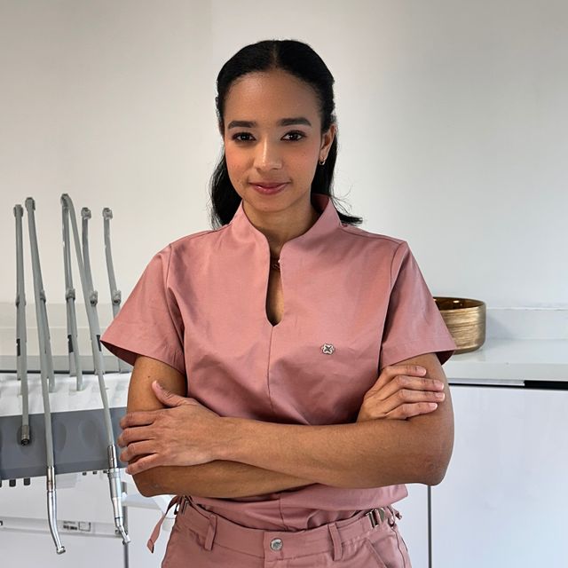 Linda Teresa Taylor Mendoza, Odontólogo Medellín