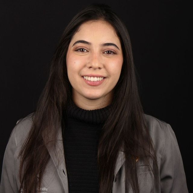 Bruna  Moliterno de Carvalho, Dentista Uberaba