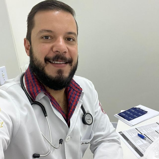 Rafael  Pombalino Barbosa, Médico clínico geral Curitiba