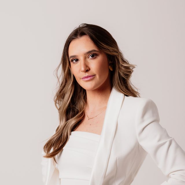 Ana Luiza Chaves Maneira, Cirurgião plástico Araxá