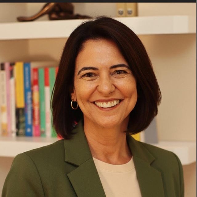 Claudia Haas, Psicólogo Salvador