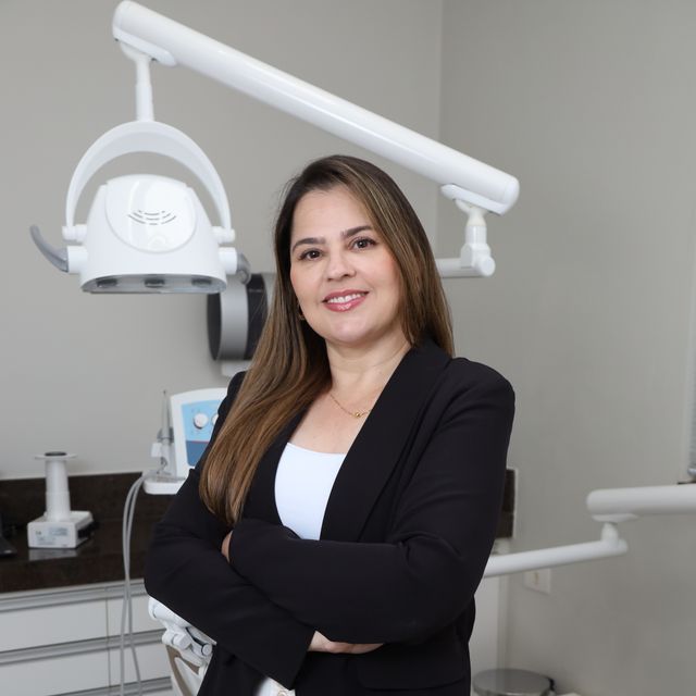 Pâmela  Gonçalves Leles , Dentista Itumbiara