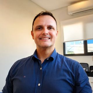 Dr. Michael Silva