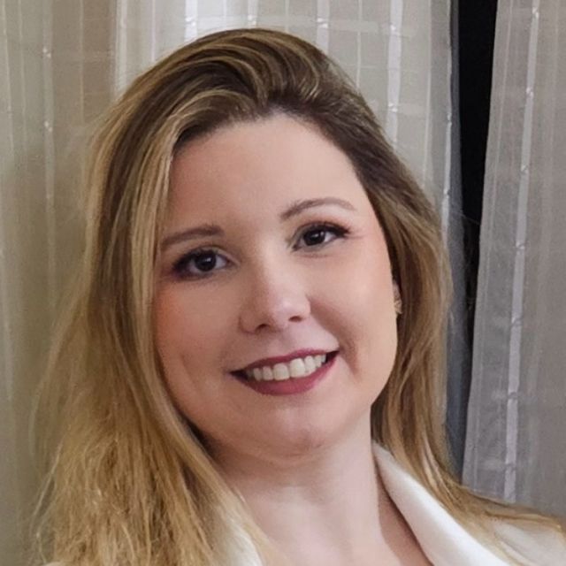 Débora  Malavazi , Oftalmologista Niterói