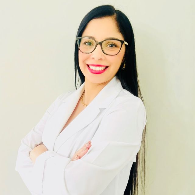 Maria Fernanda Falcon Espinoza, Cirujano pediátrico Santiago