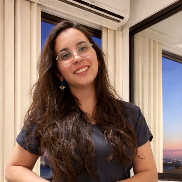 Camila Dávila Valdebenito, Dentista Los Ángeles