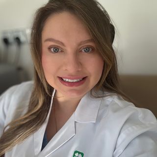 Dra. ADRIANA MORA LOZADA