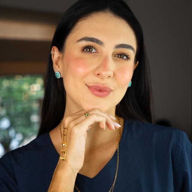 Julia Monteiro , Médico clínico geral Porto Alegre