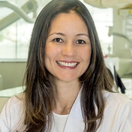 Tiemi  Pedroso Nishi, Dentista Curitiba