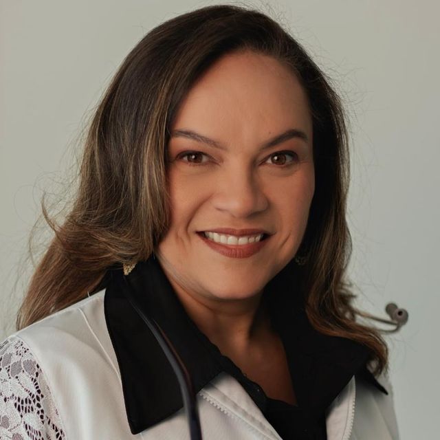 Luciola Nunes Barbosa, Nefrologista Brasília