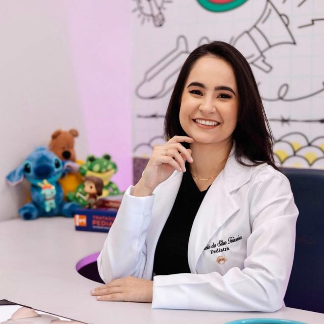 Gabriela  Teixeira , Pediatra Goiânia