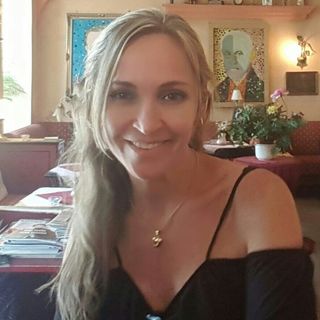 Dra. Aleksandra Lopes Sideris