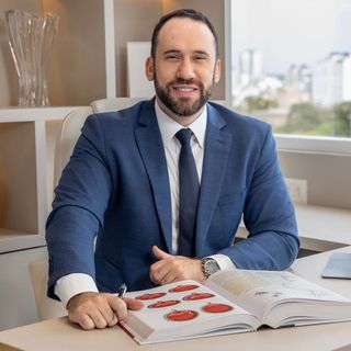 Dr. Tiago Breitenbach