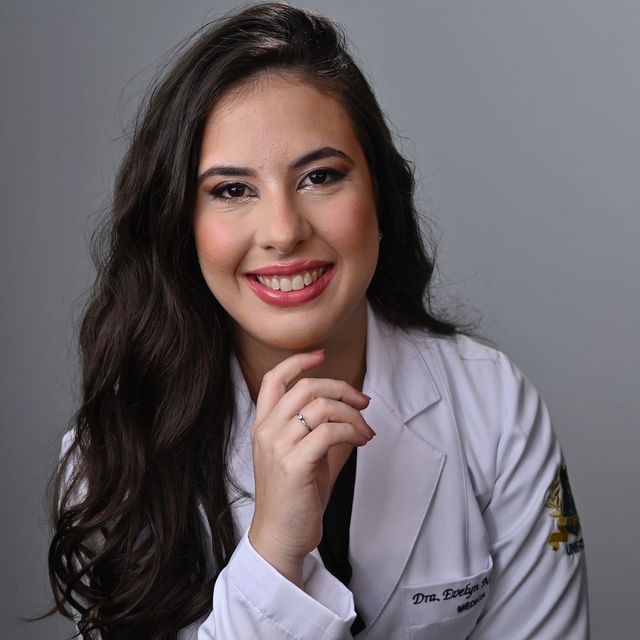 Evelyn Nogueira, Médico clínico geral Salvador