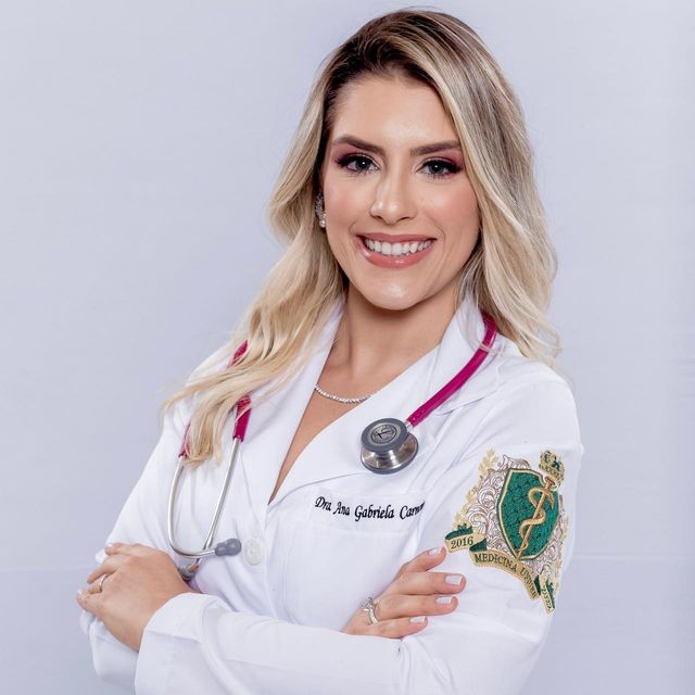 Ana  Gabriela Carneiro, Médico clínico geral Uberlândia