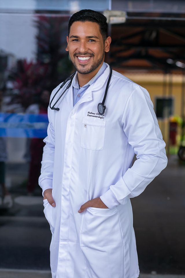 Ampliar imagem: Dr Matheus Oliveira - Gastroenterologista 