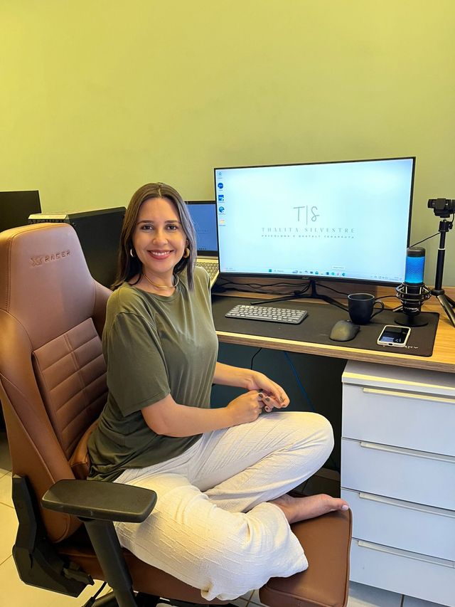 Ampliar imagem: Psicóloga Thalita Silvestre