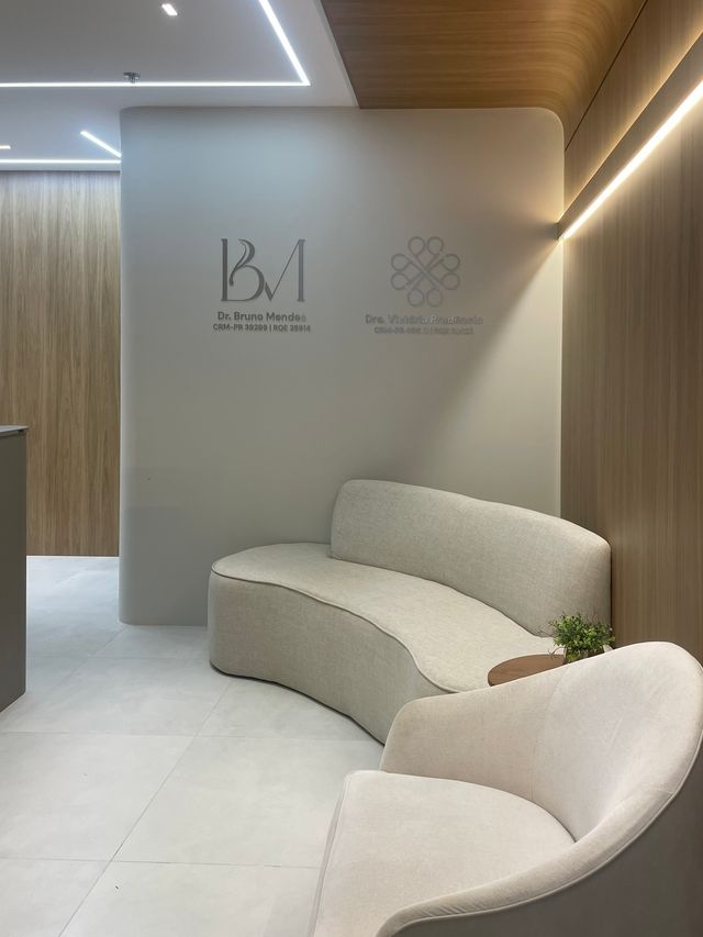 Ampliar imagem: Dra Victória Prudêncio - Dermatologista