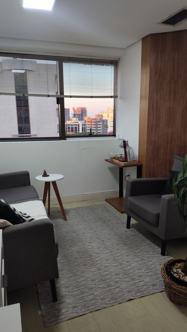 Ampliar imagem: Centro profissional e comercial Villeroy