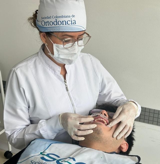 Acercar imagen: Ortodoncista
