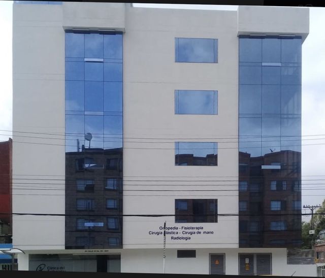 Acercar imagen: Clinica del trabajador