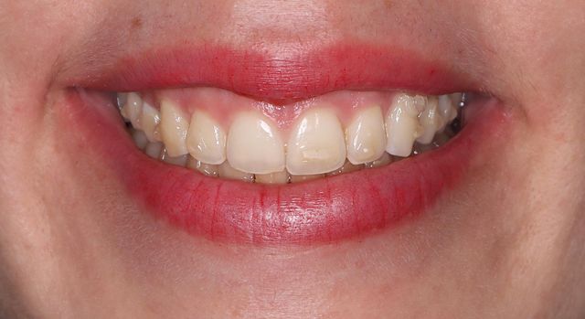Acercar imagen: Odontologia especializada y ortodoncia