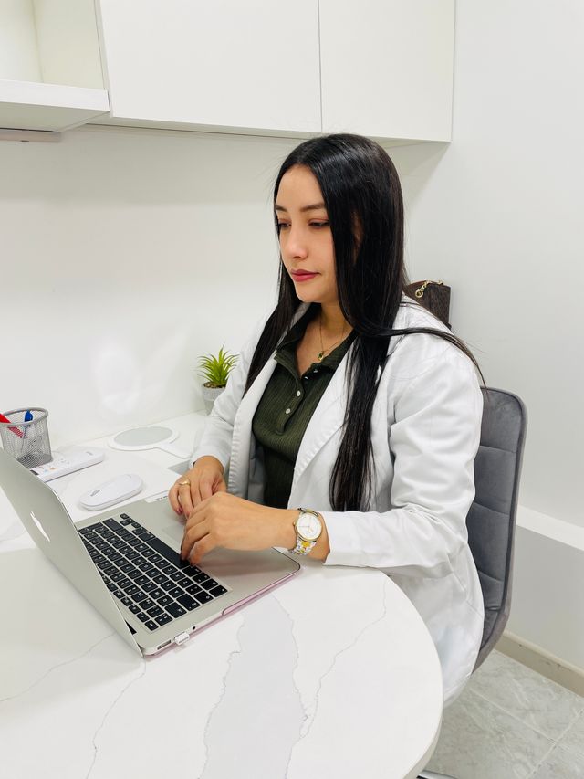 Acercar imagen: Consultorio virtual (en línea)