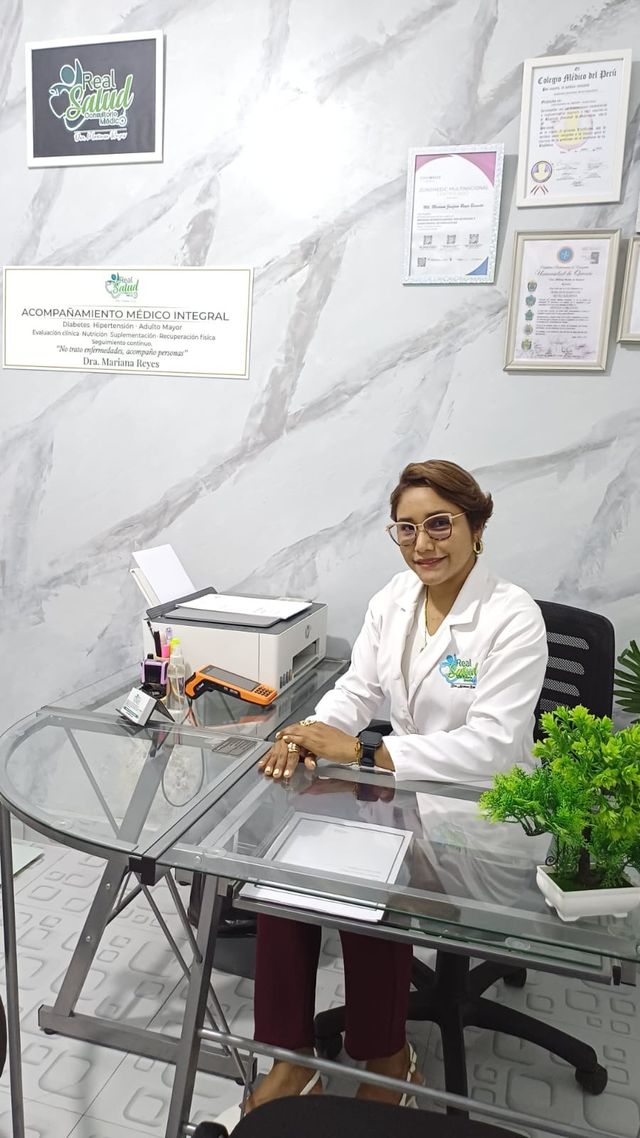 Acercar imagen: CONSULTORIO PRINCIPAL CHIMBOTE/ CLÍNICA NAZARETH