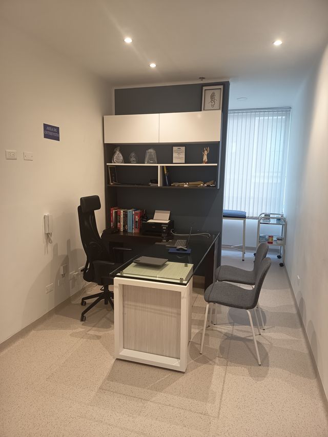 Acercar imagen: Dr Luis Leonardo Carvajal