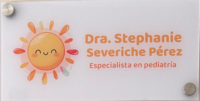 Acercar imagen: Dra. Stephanie Severiche - Centro médico especialista Consultorio 205