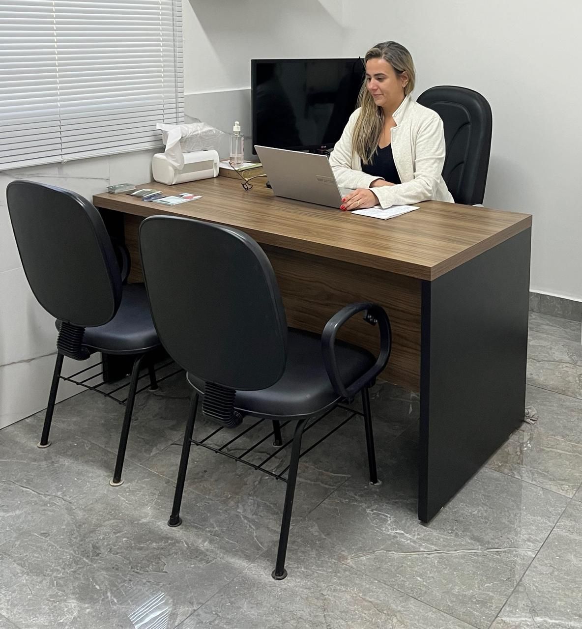 Laura  Cristina Ferraz Medeiros-0