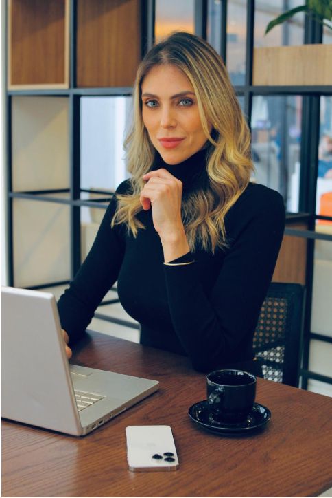 Thaisa Helena De P. Azanha-0