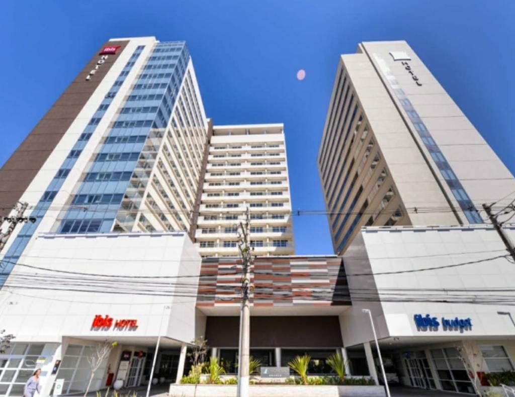 Claudia Maua Comodo-1